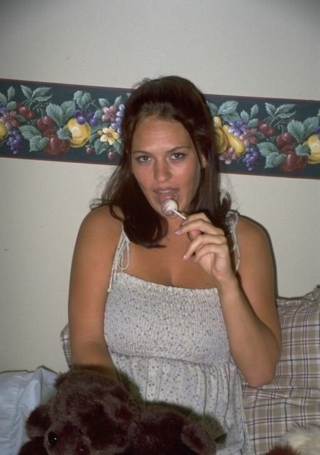 Daizie Kellogg naked actress photo