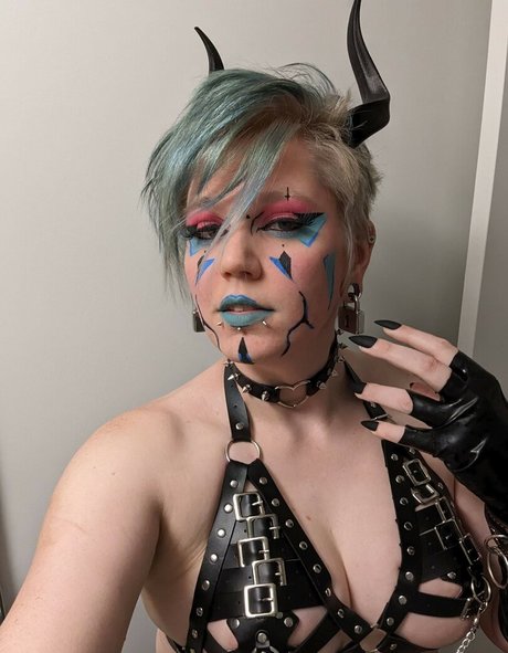 Demongirlcock high quality pornstar img