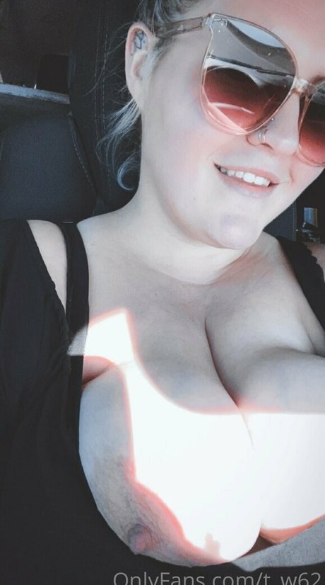 t w62 naked star img