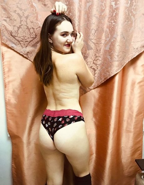 bella sun_ erotic actress photo