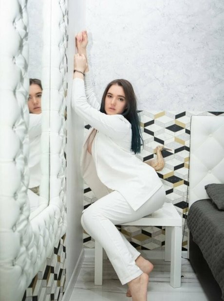 bella sun_ art model pics