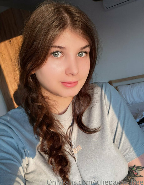 juliepaww free pretty actress pics