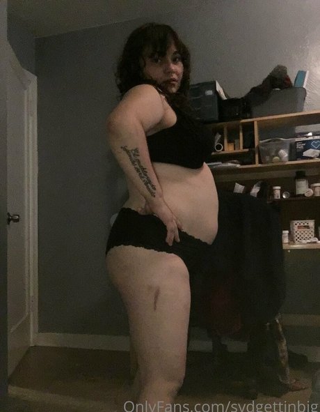 sydgettinbig model nude image