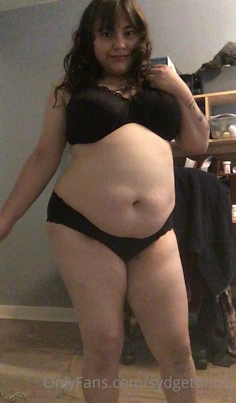 sydgettinbig pornstar naked img