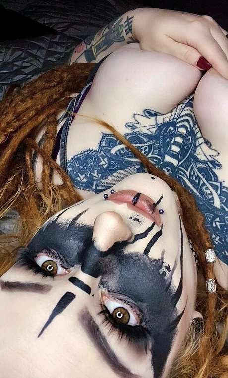 lollydreadfulfree adult model picture