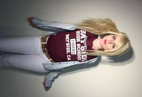 Abi Aikou model hot picture