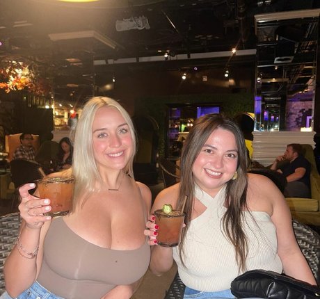 Holly Youpa exclusive model photo