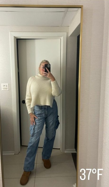 Holly Youpa pornstar nude img