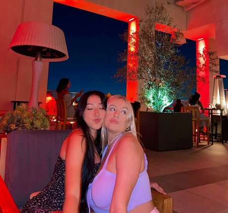 Holly Youpa model erotic pics