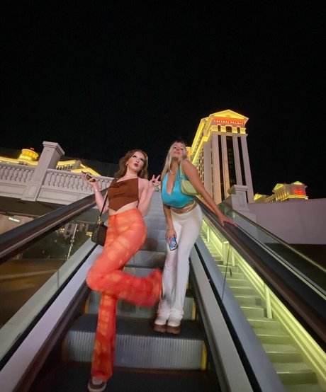 Holly Youpa model erotic images