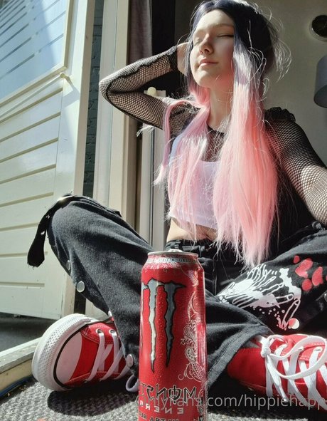 hippiehapp pornographic model pic