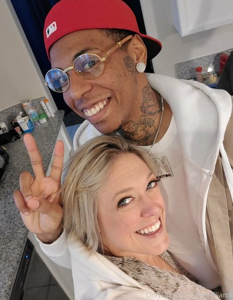 deewilliams naked star img