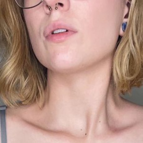 LilMisssIris beautiful pornstar pic