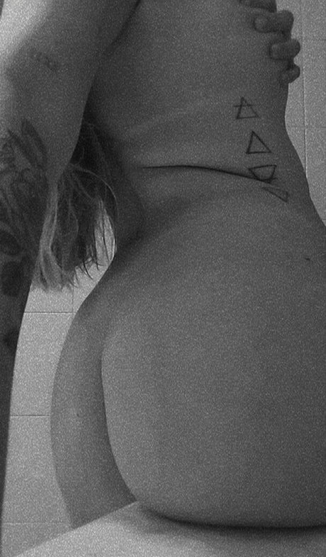 Raphaela Sinopoli model sexy photo