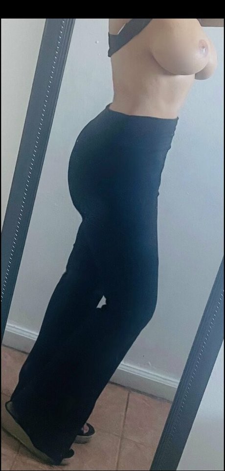 Leena Styles hot model image