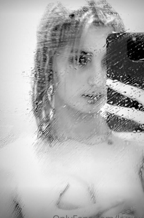 kyriax erotic actress pic