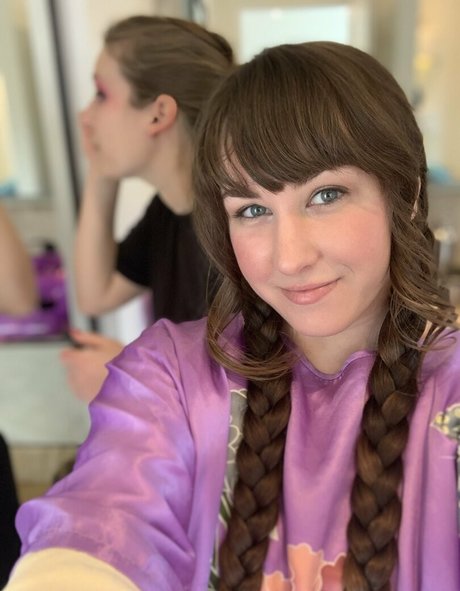 NSFWLeia erotic pornstar photos