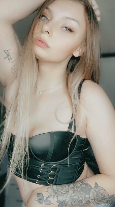 carlyraeofficial Profile pic