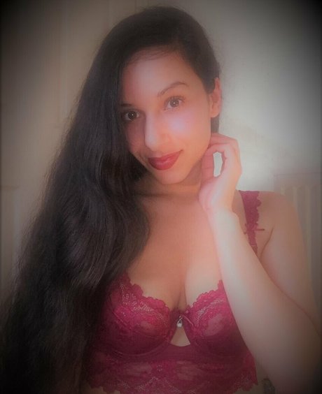 pretty ebony onlyfans top photo