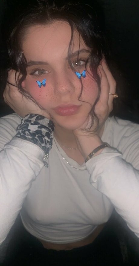 tinababbbyyyy naked model picture