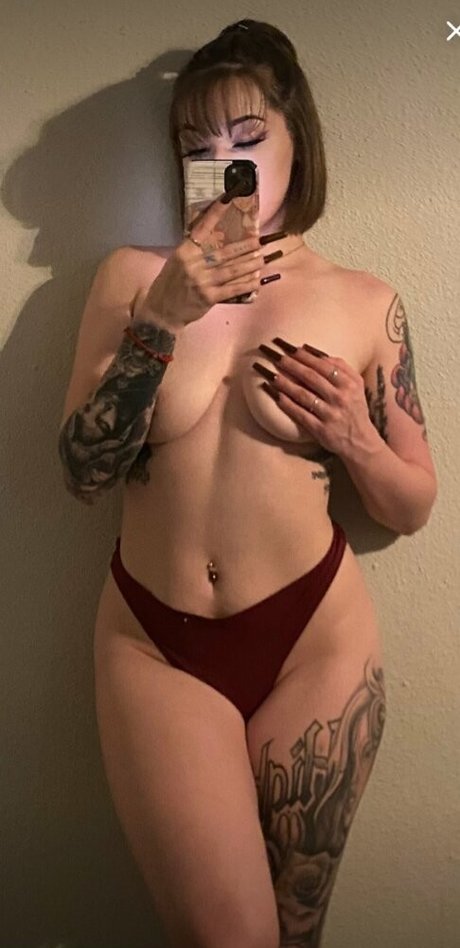 Baddestmami19 porn model photos