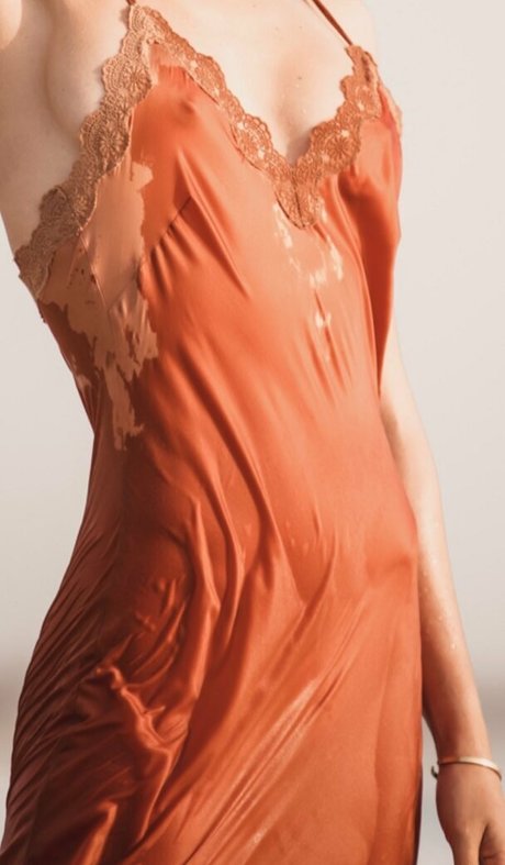 Isabelle Cornish sexy model picture