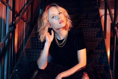 Amelia Eve high quality model images