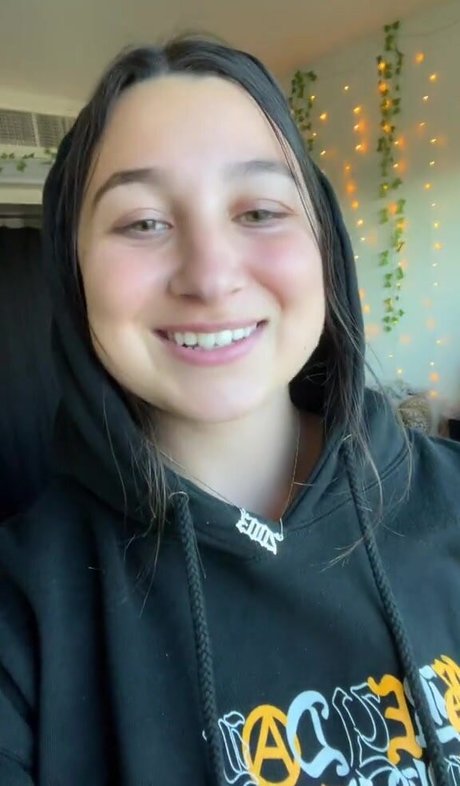 Peytn model sexy image