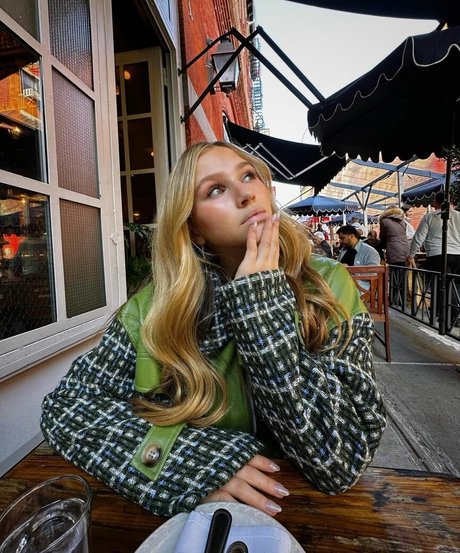 Ella Horan model exclusive picture