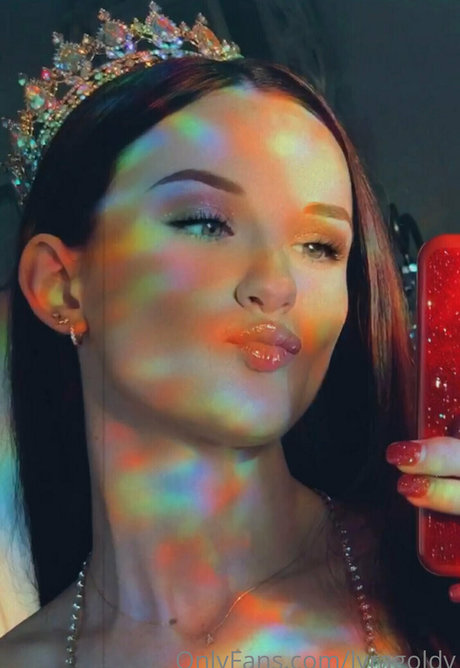 lyragoldv pornstar hd image