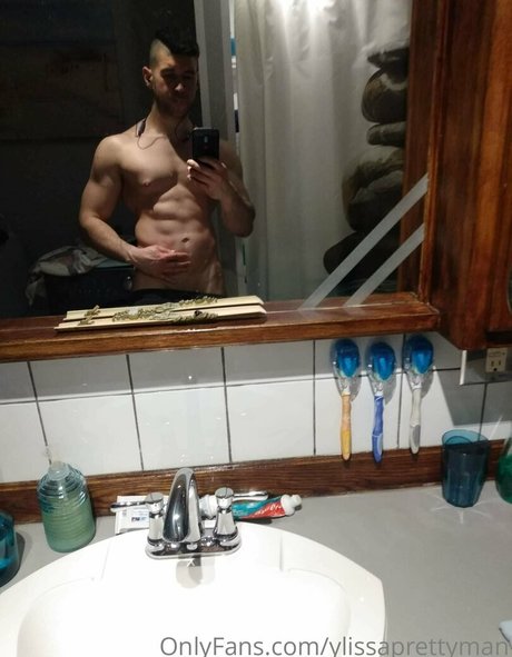 ylissaprettymanfree sexy star picture