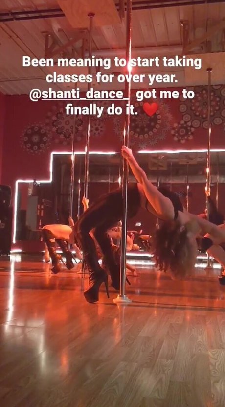 Hallee Hirsh beautiful star pic