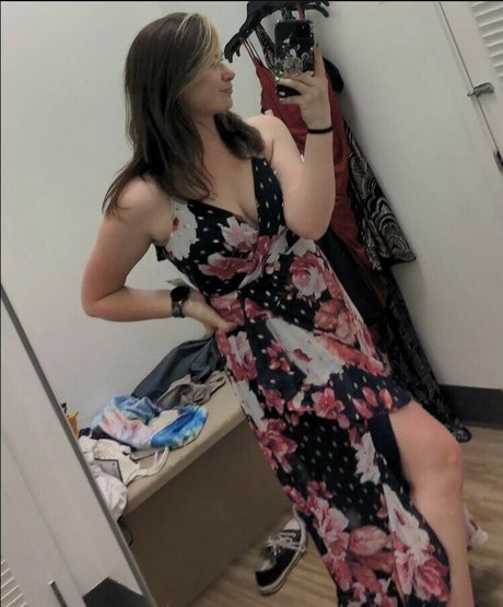 Gapeach713 beautiful model pic