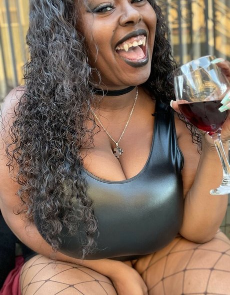 GoddessCocoaLuna sexy model img