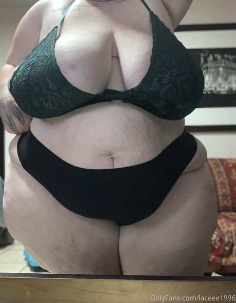 laceee1996 star nude pic