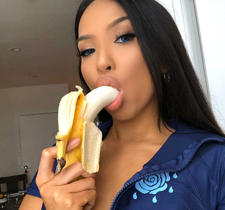 iconica star pornographic image