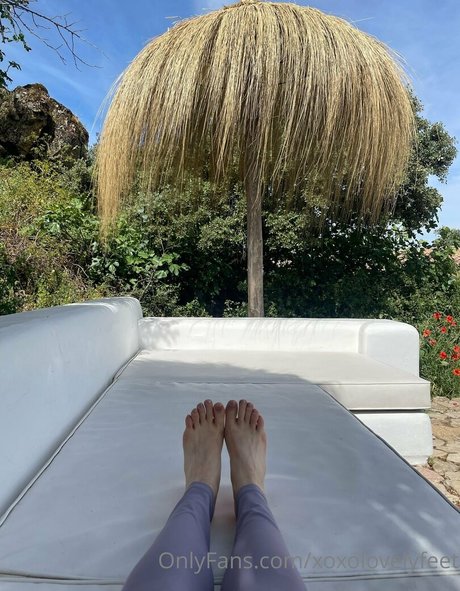 xoxolovelyfeet sex pornstar photo