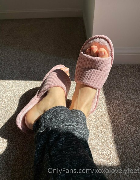 xoxolovelyfeet sexy actress image