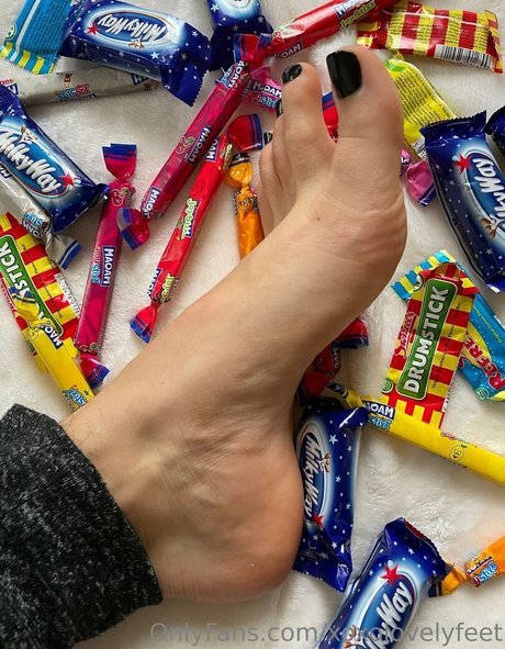 xoxolovelyfeet naked pornstar pictures