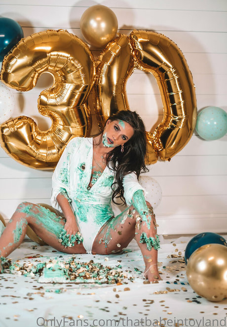 thatbabeintoyland star adult picture