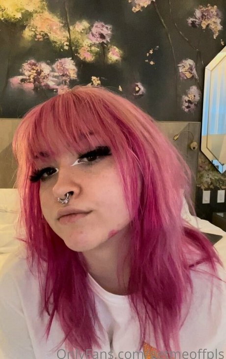 getmeoffpls model pretty pic