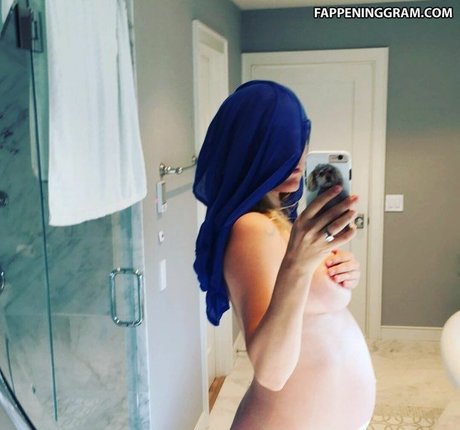 Jenny Mollen beautiful pornstar images