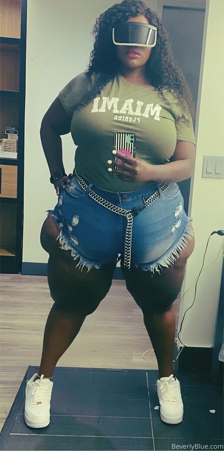 beverlyblue3x xxx model image