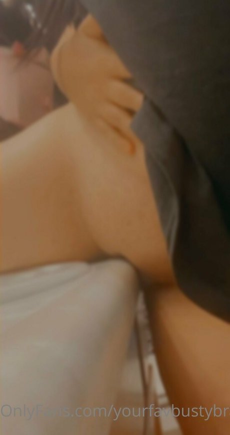 yourfavbustybrat pornstar hd pic