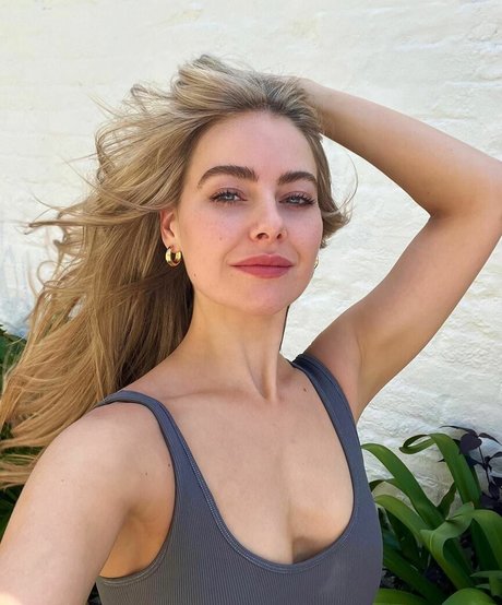 April Rose Pengilly model sexy galleries