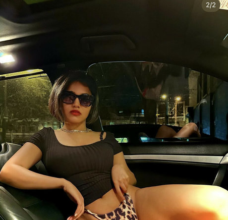 Little Grapefruit naked pornstar picture