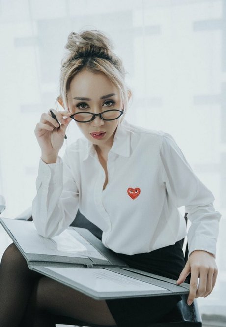 Natalie Wang model hot pic