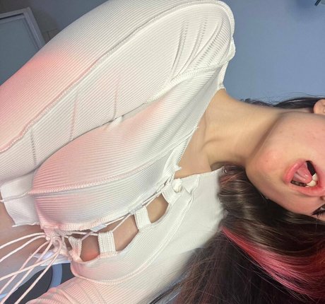 Alicehudson pretty pornstar gallery