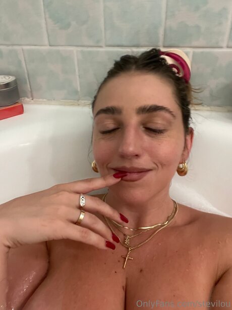 stevilou pornstar adult img