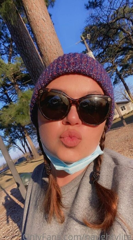 naughtylite free model photo